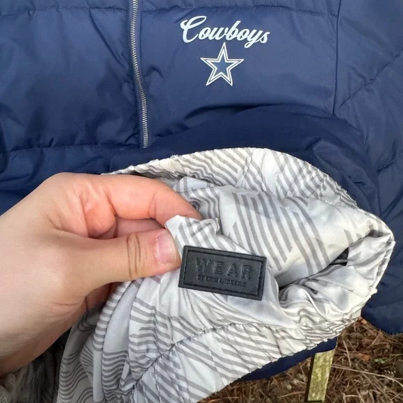 🏈Women’s WEAR by Erin Andrew’s Navy White Dallas Cowboys Reversible Cropped Full - Picture 5 of 8